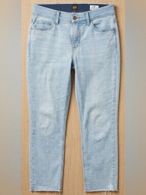 Lee Women's Light Blue  Stretch Jeans Distressed Hem (Sz 6) Comfy Capsule